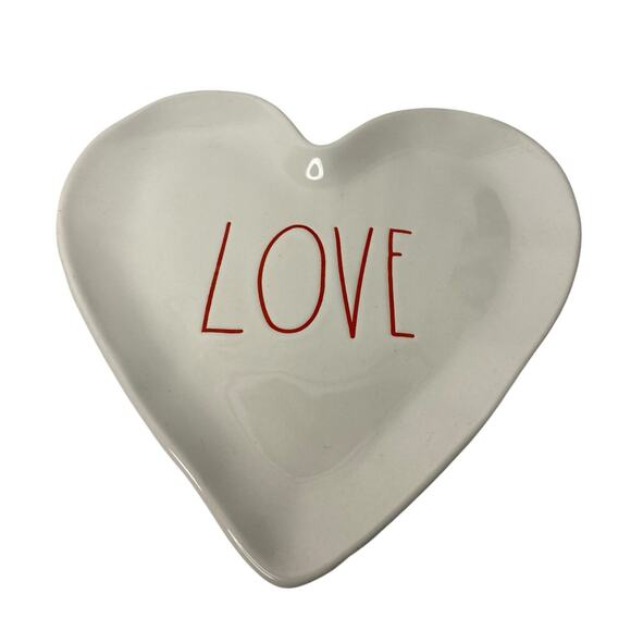 NWT RAE DUNN SET OF 2 HEARTH SHAPED TRAYS, KISSES, LOVE, FOOD TRAYS. - Picture 3 of 5